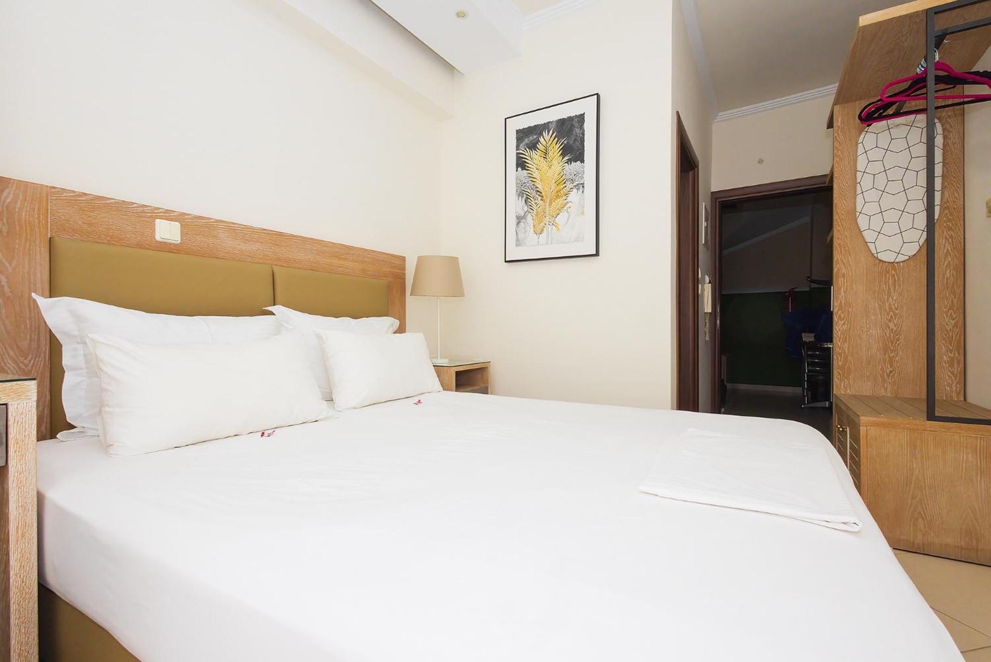 Le Monde Seaview Suites Nea Kallikrateia Екстер'єр фото