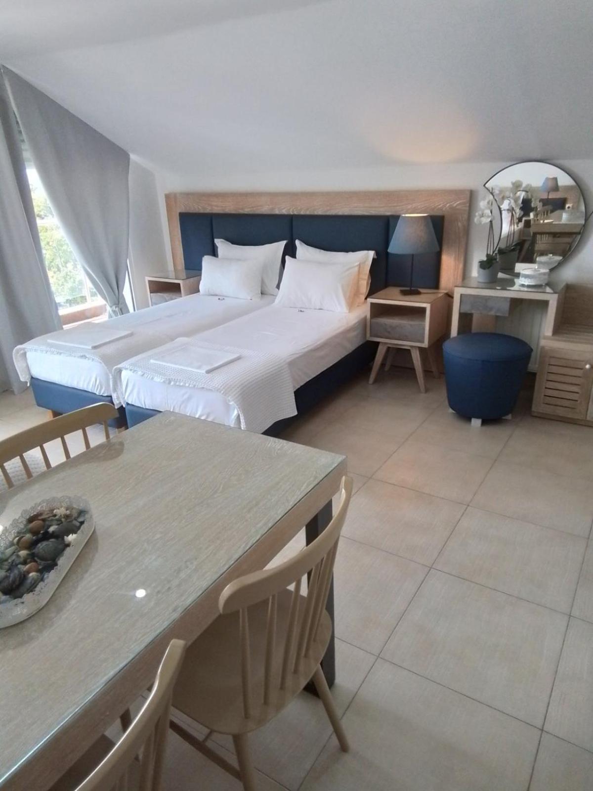 Le Monde Seaview Suites Nea Kallikrateia Екстер'єр фото